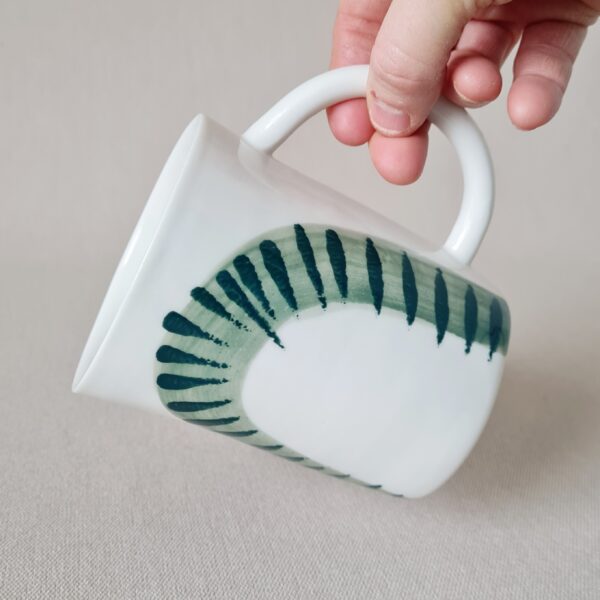 Mug pour thé et tisane en porcelaine. Liane verte. Fabriqué à la main en France